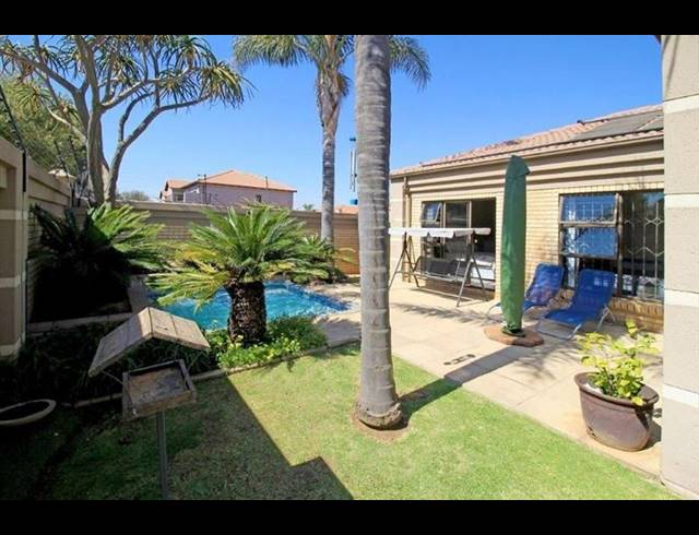 3 BEDROOM CLUSTER FOR SALE IN BARTLETT